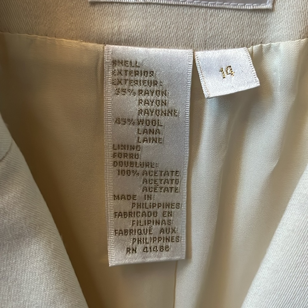 Elegant Women's Cream Blazer with Gold Accents - Picture 4 of 4